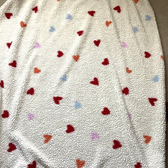 OUI Small Sherpa Throw Blanket Hearts Soft Bedding - Picture 3 of 6